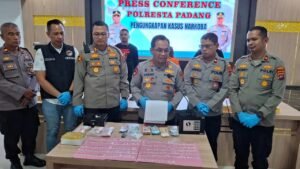 214300-polsek-lubeg-bongkar-peredaran-sabu-di-pasar-gaung-bandar-wanita-diciduk