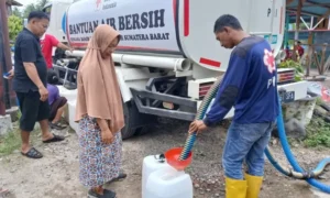 foto-berita-krisis-air-bersih-kuranji-padang-akibat-irigasi-gunung-nago-rusak-default-170126095051